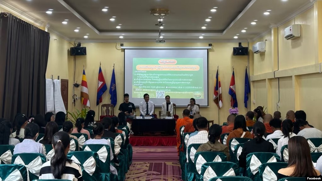 អាជ្ញាធរ​ខេត្ត​បាត់ដំបង​បញ្ឈប់​ការ​ជួបជុំ​របស់​យុវជន​នៅ​ភោជនីយដ្ឋាន​មួយ 