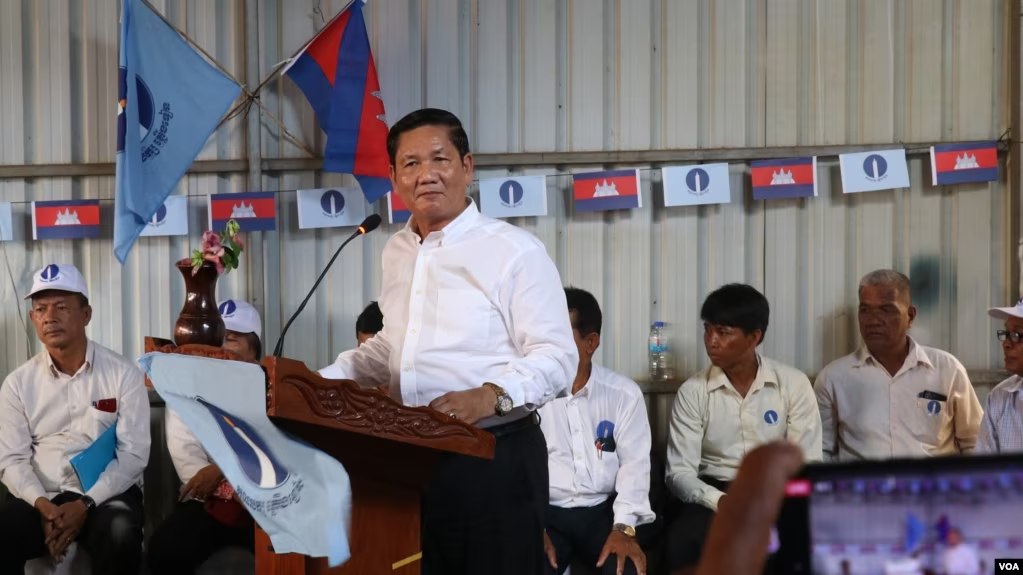 លោក​ ថាច់ សេដ្ឋា ​ស្រែក​ប្រាប់​អង្គ​ទូត​ឱ្យ​ជួយ​ប្រជាធិបតេយ្យ​កម្ពុជា​ក្រោយ​តុលាការ​ផ្តន្ទាទោស​លោក​៣​ឆ្នាំ