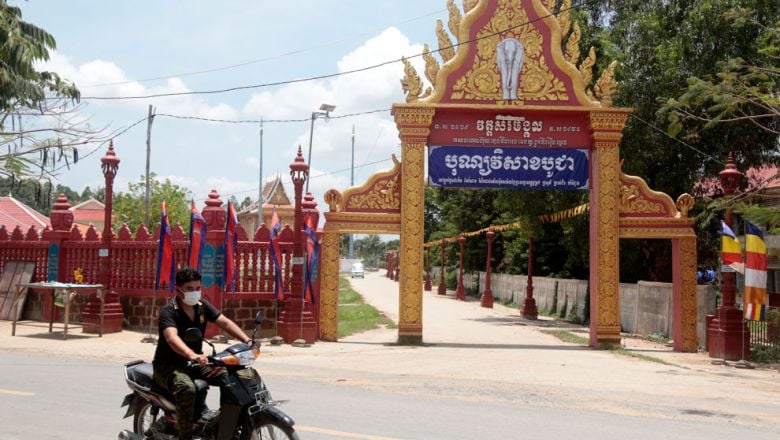 ពិធីបុណ្យ​វិសាខបូជា នៅតែ​ប្រារព្ធ​ឡើង​ក្នុងស្ថានភាព​មនុស្ស​តិច បើទោះបី ជំងឺ​កូវីដ១៩ កំពុង​រាតត្បាត​ក៏ដោយ