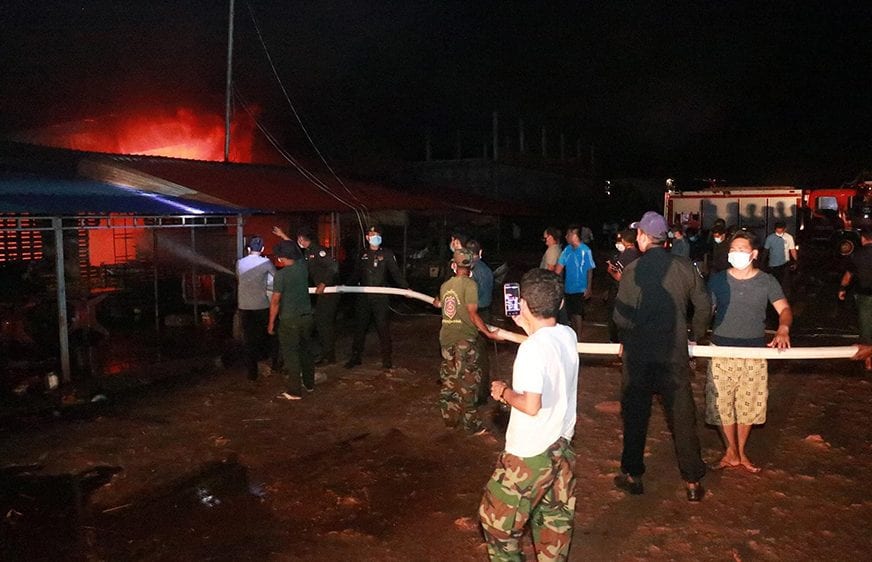 អាជ្ញាធរ​ខេត្ត​កែប​ គ្រោង​រៀប​ទីតាំង​មួយ​​ឱ្យ​អាជីវ​ករ​ផ្សារសេះ​ស​​លក់​​ដូរ​​បណ្តោះ​​អាសន្ន​ក្រោយ​​ផ្សារ​នេះ​​ឆេះ​