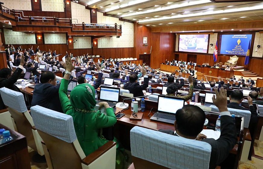 រដ្ឋ​សភា​​អនុម័ត​​ទាំង​ស្រុង​​ដោយ​​គ្មាន​​កែ​ប្រែ​​នូវ​​សេចក្ដី​ព្រាង​​ច្បាប់​​ប្រឆាំង​​ការ​​លាង​លុយ​កខ្វក់​​