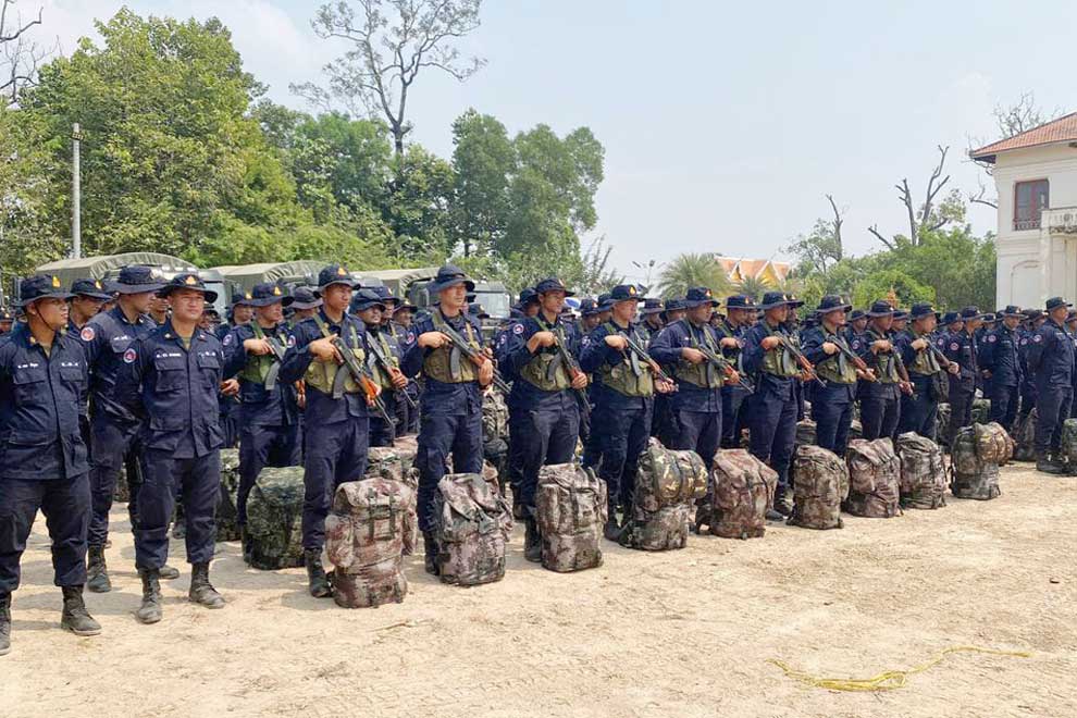 កង​អាវុធហត្ថ​ ៣០០​ នាក់​ ចេញ​បង្ក្រាប​ការកាប់​ព្រៃ​ទន្ទ្រាន​យក​ដី​នៅ​ពោធិ៍សាត់​