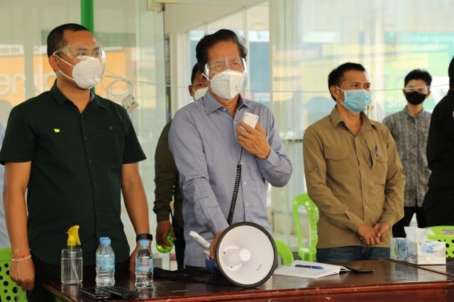 លោក ឃួង ស្រេង៖ វិធានការរឹតបន្តឹងដើម្បីទប់ទល់កូវីដ-១៩ មិនមែនធ្វើបាបពលរដ្ឋទេ គឺជាការជួយសង្គ្រោះទៅវិញ 