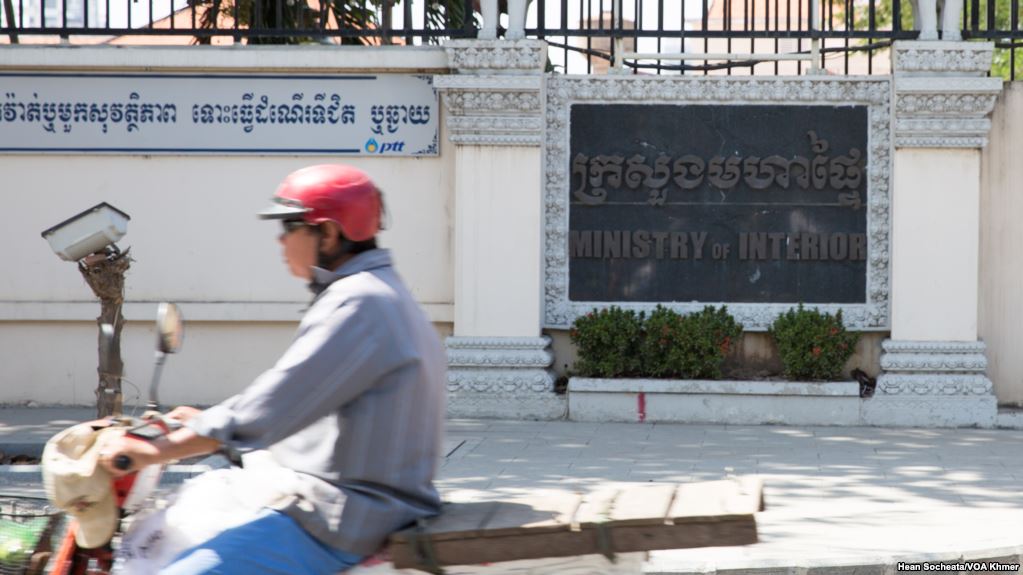ក្រសួង​មហា​ផ្ទៃ​យល់​ព្រម​ឲ្យ​គណបក្ស​ភ្លើង​ទៀន​រំលាយ​ខ្លួន​តែ​ត្រូវ​បំពេញ​លក្ខខណ្ឌ​បន្ថែម