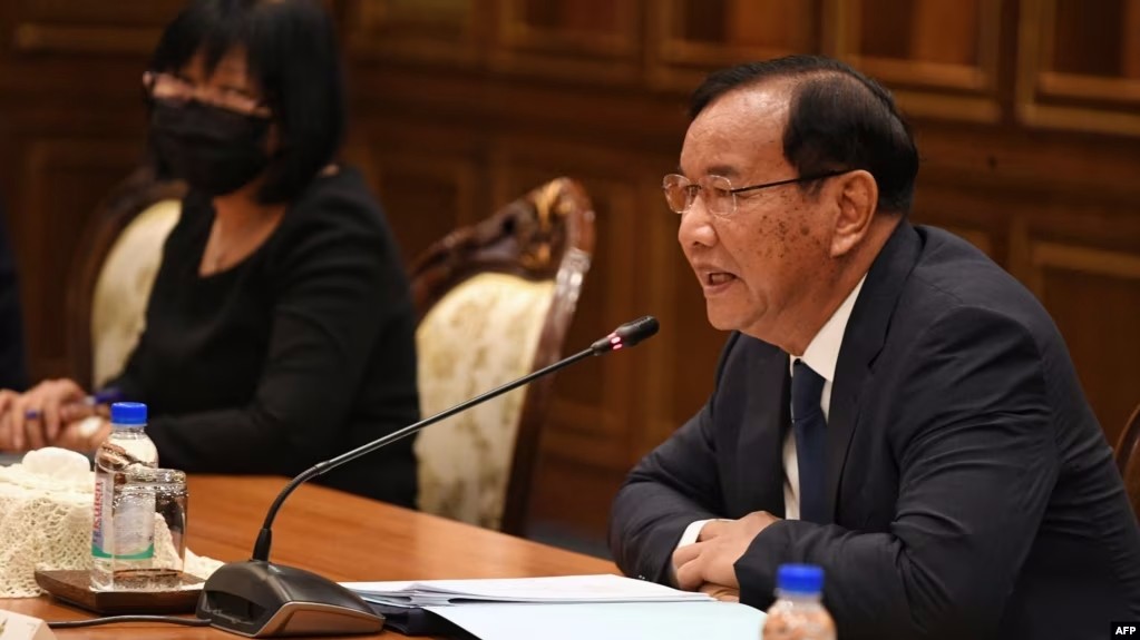 ក្រសួង​ការបរទេស​​បដិសេធ​ដំណឹង​ដែល​ថា កម្ពុជា​ស្ថិត​ក្នុង​ក្រុម​ប្រទេស​ផ្តល់​ជំនួយ​យោធា​ឱ្យ​អ៊ុយក្រែន 