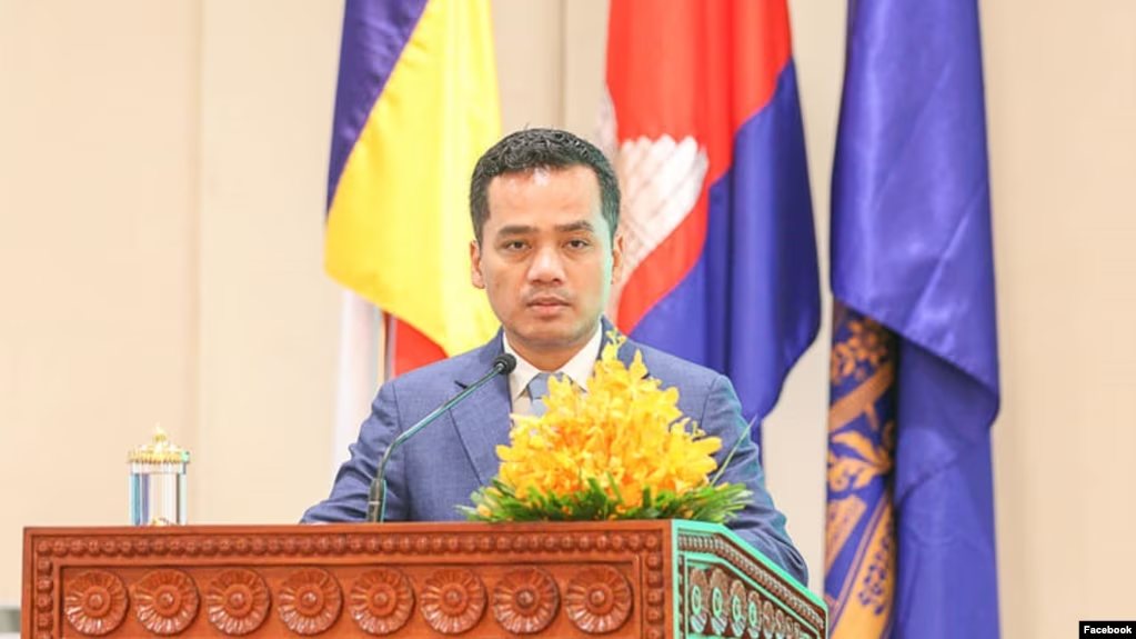 រដ្ឋមន្ត្រី​​ក្រសួង​មហាផ្ទៃ​លោក ស សុខា បញ្ជា​ឱ្យ​បង្ក្រាប​ទីតាំង​បញ្ចាំ​និង​ទីតាំង​ល្បែង​ស៊ីសង​ខុសច្បាប់​ទូទាំង​ប្រទេស 