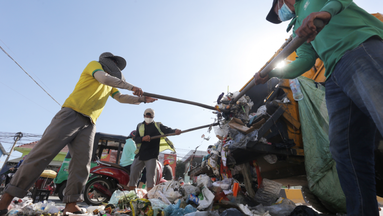 សាលាក្រុង​ពិភាក្សា​ការរៀបចំ​គ្រប់គ្រង​សេវា​ប្រមូល​សំរាម​តាម​ប្រព័ន្ធ​បច្ចេកវិទ្