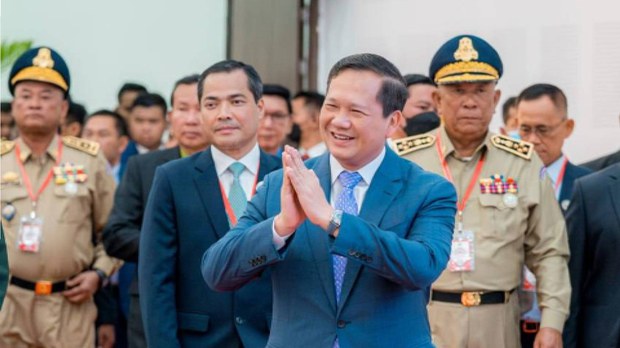 អ្នកឃ្លាំមើលនិង​មន្ត្រី​បក្ស​ប្រឆាំង​ថា​ត្រកូល​ហ៊ុន​បញ្ចូល​សាច់​ញាតិ ក្នុង​ការ​ដោះដូរ​ អភិបាល​ខេត្ត ដើម្បី​ការពារ​អំណាច​លោក ហ៊ុន ម៉ាណែត