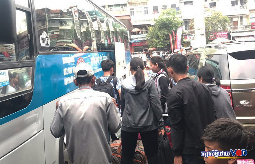 រដ្ឋា​ភិបាល​​ផ្តល់​ប្រាក់​ឧបត្ថម្ភ​ដល់​មន្ត្រី​រាជការ​និង​កម្លាំង​ប្រដាប់​អាវុធ​ក្នុង​ពិធី​បុណ្យ​ចូល​ឆ្នាំ ​និង​ភ្ជុំ​បិណ្ឌ​