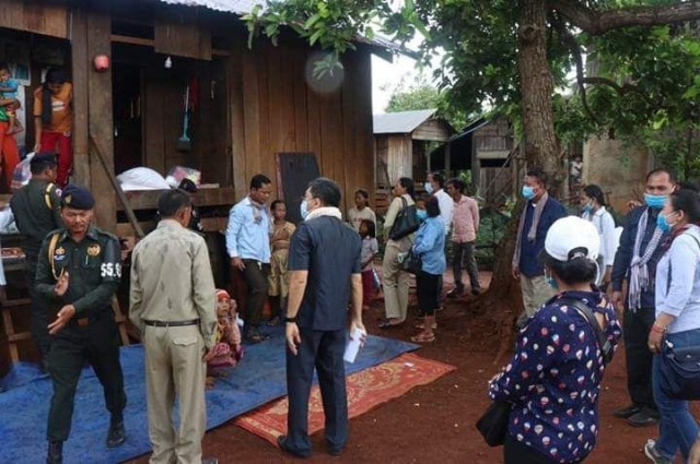 UNDP ផ្ដល់​Tablet ១៧០០​ ​គ្រឿង ដល់​ក្រសួងផែនការ ដើម្បី​សម្រួល​ដល់​ការធ្វើ​បណ្ណសម​ធម៌​