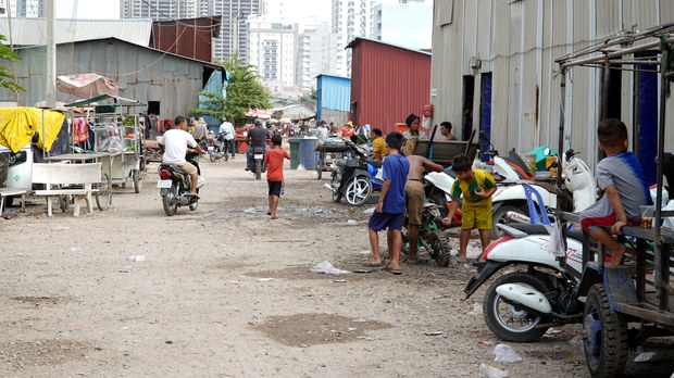 សហគមន៍ក្រីក្រនៅរាជធានីភ្នំពេញថាអាជ្ញាធរមិនបានយកចិត្តទុកដាក់ដោះស្រាយបញ្ហាលំបាករបស់ខ្លួន