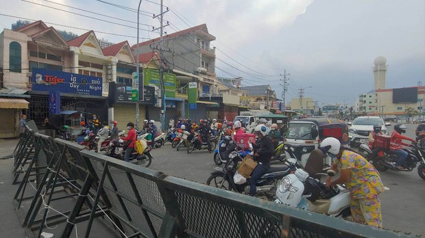 អាជ្ញាធរអះអាងថា​​ការ​​បិទ​​ខ្ទប់​ភ្នំពេញ​រយៈ​ពេល​​​២​​​សប្ដាហ៍​​​​មក​​​នេះ​អាច​​ជួយ​​ទប់​​ស្កាត់​ការ​​ឆ្លង​​ជំងឺ​កូវីដ​១៩​