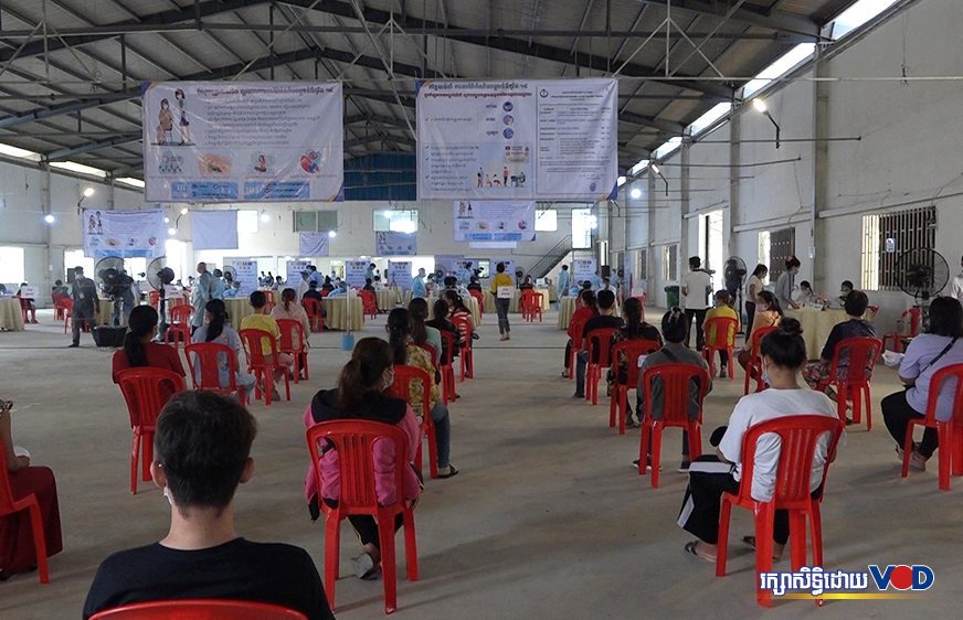 ក្រសួង​ការងារ​មិន​ឱ្យ​កាត់​ប្រាក់​ឈ្នួល​កម្មករ​ដែល​ឈប់​សម្រាក​ដើម្បី​ទៅ​ចាក់​វ៉ាក់សាំង​