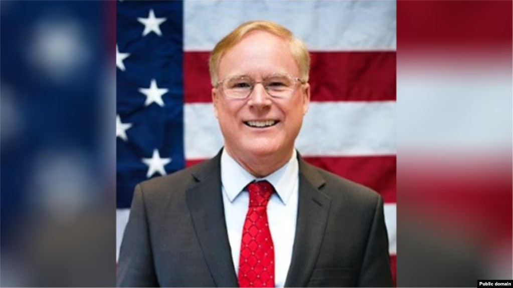 មន្ត្រី​អាមេរិក​ទទួល​ការ​តែងតាំង​ជា​ឯកអគ្គរដ្ឋទូត​ថ្មី​ប្រចាំ​នៅ​កម្ពុជា ​សន្យា​ស្តារ​លទិ្ធ​ប្រជាធិបតេយ្យ 