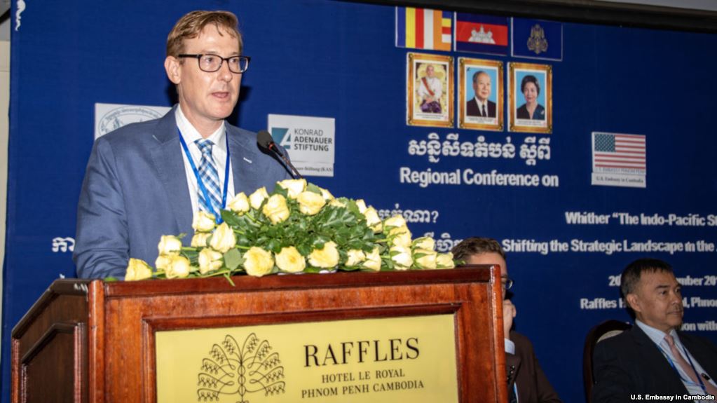 អ្នក​ការទូត​អាមេរិក​ប្រាប់​កម្ពុជា​ឱ្យ​ប្រយ័ត្ន​ប្រយែង​ក្នុង​ការ​រាប់​មិត្ត​ជាមួយ​ចិន​​កុម្មុយនីស្ត