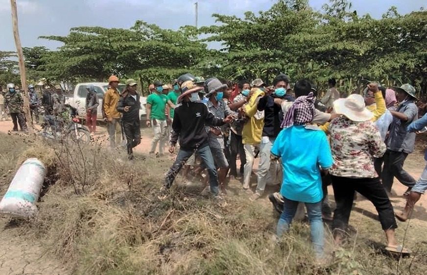 តុលាការ​សម្រេច​ឃុំ​ខ្លួន​សន្តិ​សុខ​ម្នាក់​ ​​ក្រោយ​ប្រើ​​ហិង្សា​លើ​ពលរដ្ឋ​ពាក់​ព័ន្ធ​ជម្លោះ​ដី​ធ្លី​