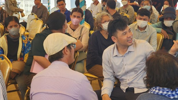 ហេតុអ្វី​លោក ឡេង ណាវ៉ាត្រា និង​អតិថិជន​មិន​ប្រើប្រាស់​តុលាការ​ដោះស្រាយ​វិវាទ​បែរ​ជា​វាយ​ប្រហារ​គ្នា​តាម​បណ្ដាញ​សង្គម?