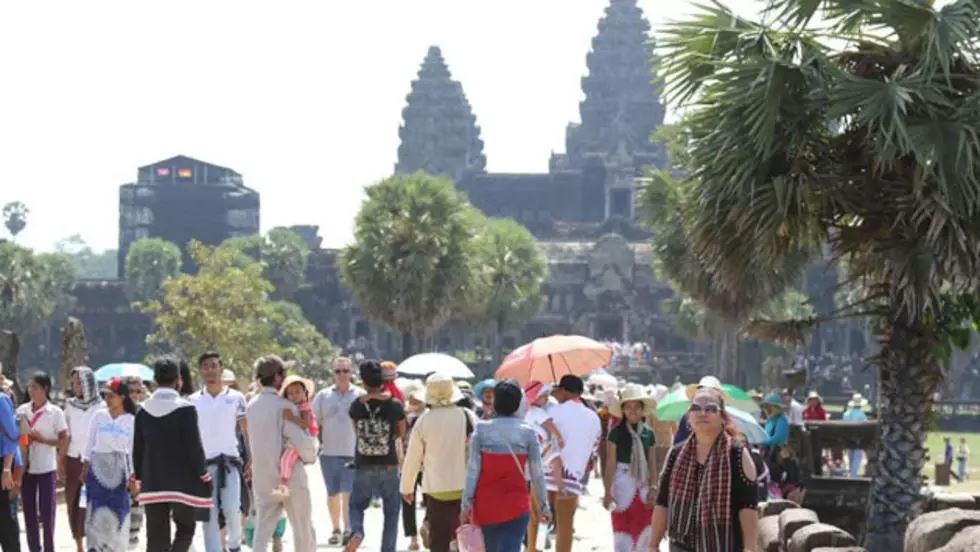 លោកហ៊ុន សែន វាយតម្លៃថា កូវីដ១៩ធ្វើឱ្យវិស័យទេសចរណ៍ធ្លាក់ចុះខ្លាំង តែវិស័យពាណិជ្ជកម្មរក្សាស្ថានភាពបានល្អ