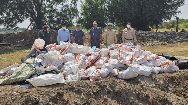 អាជ្ញាធរ​បង្ក្រាប​សាច់​បង្កក​នាំចូល​ខុសច្បាប់​បានជា​ច្រើន​តោន