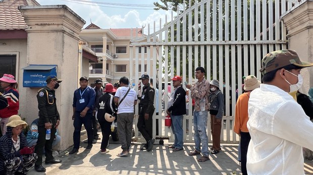 កម្មករ​រោងចក្រ វ៉ាយ អេនដាប់បែលយូ ទៅ​ទទួល​ប្រាក់​ឈ្នួល ក្រោយ​តវ៉ា​បិទ​ផ្លូវ​ជាច្រើន​លើក