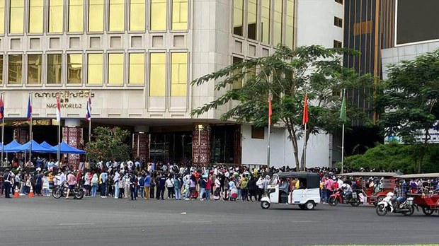 សហជីព​និង​បុគ្គលិក​​ណាហ្គាវើលដ៍​ថា ក្រុមហ៊ុន​​មាន​​សមានចិត្ត​​ឧបត្ថម្ភ​​ប្រាក់​លាន​​ទៅ​​រដ្ឋាភិបាល​តែ​​បដិសេធ​​​សំណើ​​អត្ថប្រយោជន៍​​ពួកគេ​