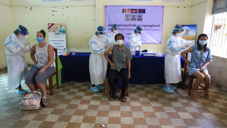 ​កម្ពុជាមាន​គោលដៅ​ចាក់​វ៉ាក់សាំង​ ការពារ​វីរុស​កូ​វីដ ១៩ ទៅដល់​ប្រជាជន​ឱ្យបាន​យ៉ាងហោច​ណាស់ ១០ លាន​នាក់ នៅ​ត្រឹម​ខែ​មិថុនា​ ឆ្នាំ ២០២២