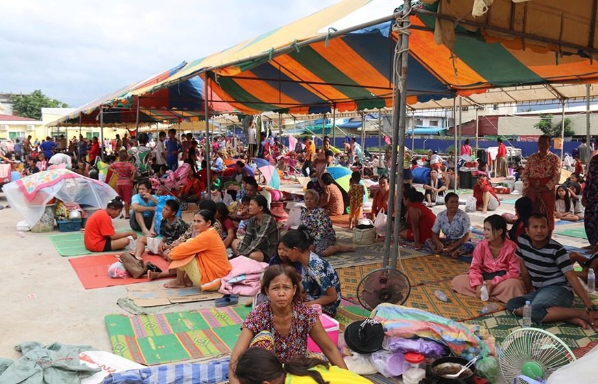 នាយក​​រដ្ឋ​មន្ត្រី​​ធ្វើ​ដំណើរ​​ទៅ​​ខេត្ត​​បន្ទាយ​មាន​ជ័យ​ ខណៈ​​លោ​ក កឹម​ សុខា​ កំពុង​​ជួប​​ពលរដ្ឋ​​នៅ​​ទី​នោះ​​
