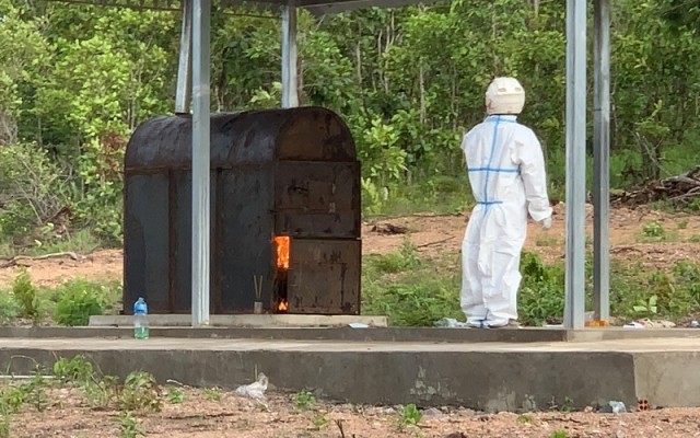 COVID-19 ៖ ឆ្លង​ថ្មី​ ៨១២​នាក់ ជាសះស្បើយ​៧៤០នាក់ និង​ស្លាប់១៩​នាក់​ 