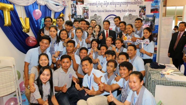 កម្មករ​និយោជិត​ជាង​ ៦ ០០០ ​នាក់ ​បាន​ចូលរួម​វគ្គ​បណ្តុះបណ្តាល​ពិសេស ខណៈ​ជិត​ ៧០ ០០០ ​នាក់ ​បានបញ្ចប់​ការសិក្សា​ជំនាញ​ទន់