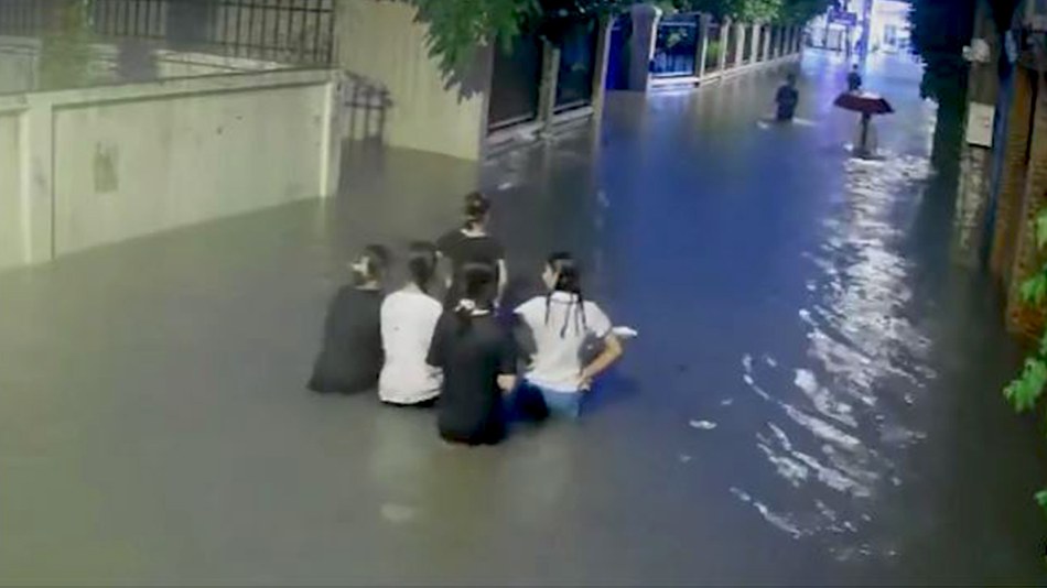 ពលរដ្ឋ​ដាំ​បន្លែ​លើទឹក​បឹងទំពុន​បារម្ភ​បាត់បង់​មុខរបរ ខណៈ​គ្រឿង​ជា​ច្រើន​កំពុង​ដឹក​ដី​ចាក់​លុប