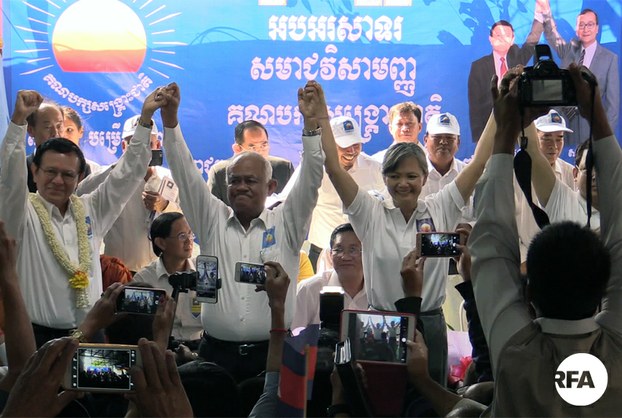 ការ​ច្រាន​ចោល​បណ្ដឹង​សើរើ​ករណី​រំលាយ​បក្ស​ប្រឆាំង​ជា​ការ​រំលោភ​រដ្ឋធម្មនុញ្ញ