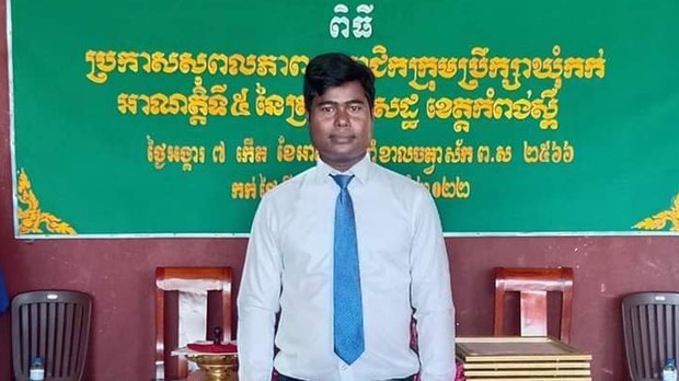 សមត្ថកិច្ច​ចាប់​មន្ត្រី​បក្ស​ភ្លើង​ទៀន​ម្នាក់​ទៀត បញ្ជូន​ទៅ​ឃុំ​ខ្លួន នៅ​ពន្ធនាគារ​ខេត្តកំពង់ស្ពឺ