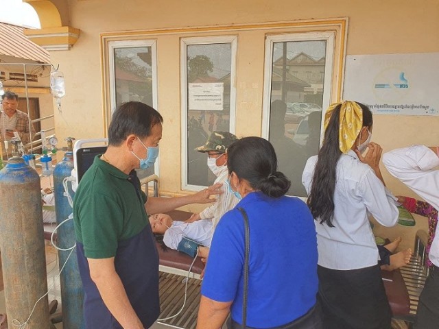 សិស្សស្រី​៥០​នាក់​ដួលសន្លប់ ក្រោយពី​រៀបចំ​សែនព្រេន នៅក្នុង​វិទ្យាល័យ​សំរោង នៃ​ខេត្តសៀមរាប