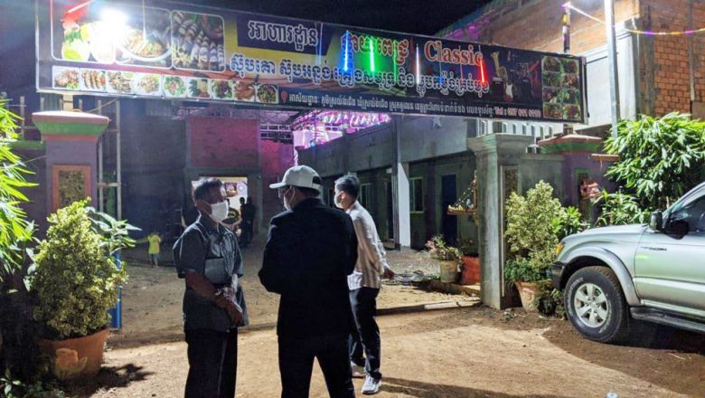 អាជ្ញាធរ​ខេត្ត​ព្រះវិហារ ឃាត់​ខ្លួន​ម្ចាស់​ហាង​ម្នាក់ និង​មនុស្ស​ជាង ២០ នាក់ ពាក់ព័ន្ធ​ការ​មិន​គោរព​តាម​បម្រាម​ទប់ស្កាត់​ការ​រីក​រាលដាល​ជំងឺ​កូវីដ