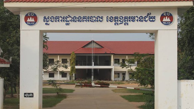 សមត្ថកិច្ច​ខេត្ត​ឧត្តរមានជ័យ​ឃាត់​ខ្លួន​បុរស​ម្នាក់​ដោយ​សង្ស័យ​ថា ជា​អ្នក​ដាក់​បង្កៃ​គ្រាប់​រ៉ុកកែត​នៅ​ក្រោយ​សាលា​រៀន