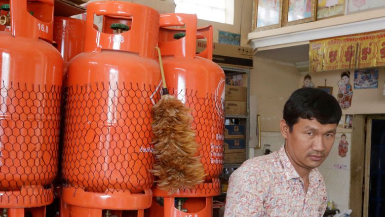 នគរបាល​ជំនាញ​ ចាប់ផ្ដើម​ត្រួតពិនិត្យ​ទីតាំង​លក់​ហ្គាស​នៅ​ភ្នំពេញ