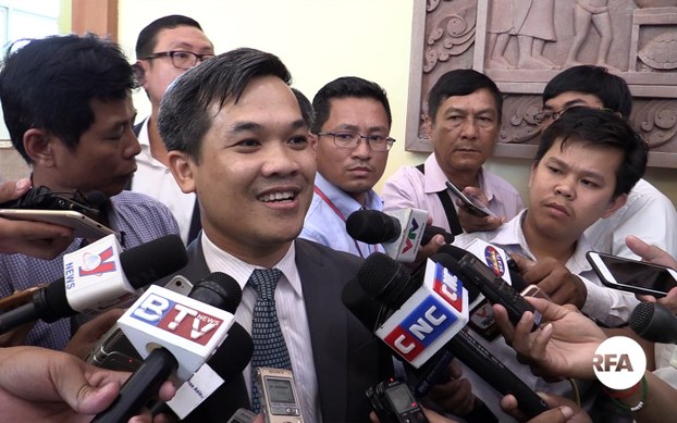 មន្ត្រី​ជាន់ខ្ពស់​មហាផ្ទៃ​ព្រមាន​ថា អ្នក​ដែល​បន្ត​ប្រើ​ឈ្មោះ​និង​រចនាសម័្ពន្ធ​បក្ស​ប្រឆាំង​នឹង​ត្រូវ​ផ្ដន្ទាទោស