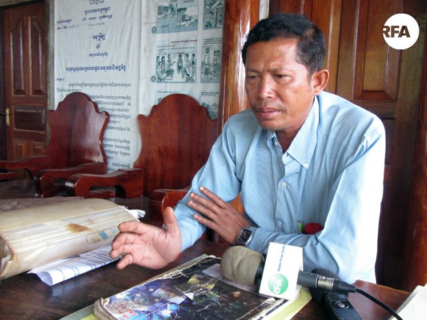 មេ​ឃុំ​មក​ពី​គណបក្ស សម រង្ស៊ី នៅ​ស្ទឹងត្រែង​ប្រតិកម្ម​នឹង​ការ​កាត់​ប្រាក់​ខែ