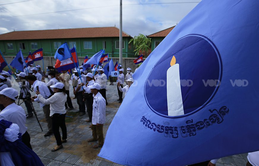 អតីតទីប្រឹក្សាក្រសួងសេដ្ឋកិច្ច លោកបណ្ឌិត សុក ហាច ចូលរួមជីវភាពនយោបាយជាមួយគណបក្សភ្លើងទៀន