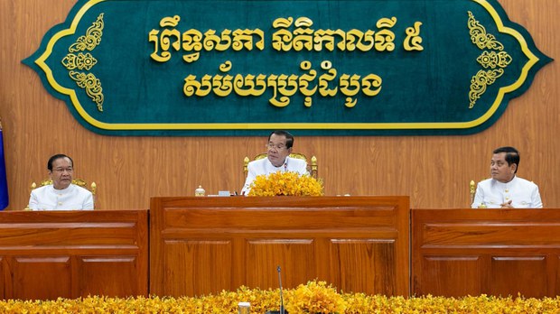 អ្នកឃ្លាំមើល​ថា ការ​ឡើង​កាន់​តំណែង​ជា​ប្រធាន​ព្រឹទ្ធសភា​របស់​លោក ហ៊ុន សែន នាំ​ឲ្យ​កម្ពុជា​ក្លាយ​ជា​ប្រទេស​ដឹកនាំ​បែប​គ្រួសារ​និយម