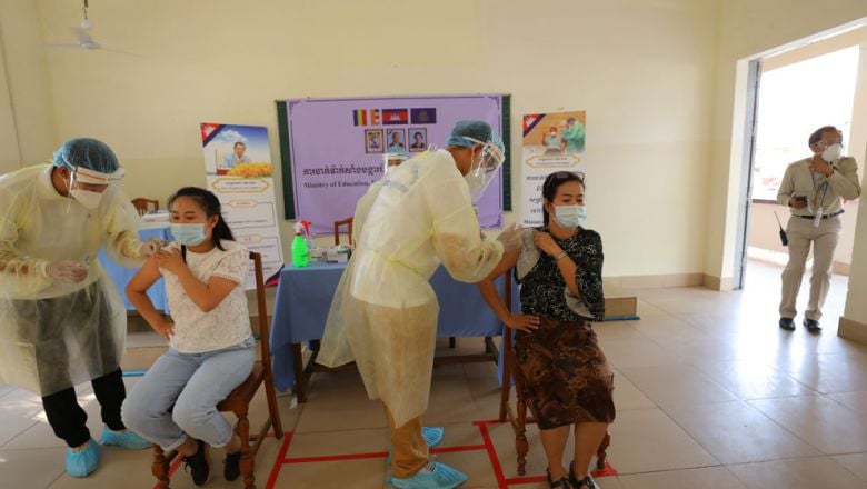 ក្រសួង​អប់រំ​ប្រកាស​ឲ្យ​បុគ្គលិក​ក្នុង​ក្របខ័ណ្ឌ​វិស័យ​អប់រំ ទៅ​ចាក់​វ៉ាក់សាំង​កូវីដ ១៩ ដូស​ទី២ ចាប់​ពី​ថ្ងៃ​នេះ