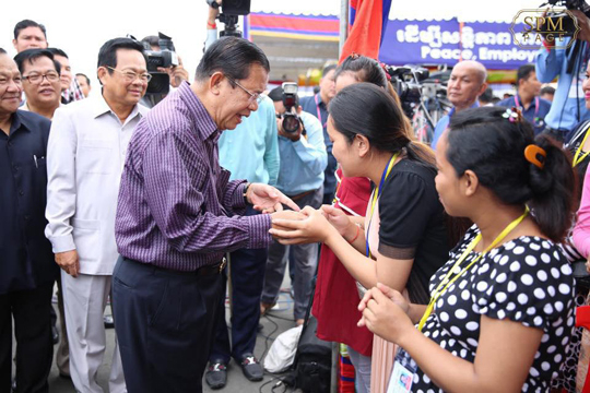 នាយករដ្ឋមន្រ្តី ៖ប្រជាពលរដ្ឋកម្ពុជា មិនចាញ់បោកជន បរទេសណាទាំងអស់ ក្រៅពីជឿជាក់លើខ្លូនឯង