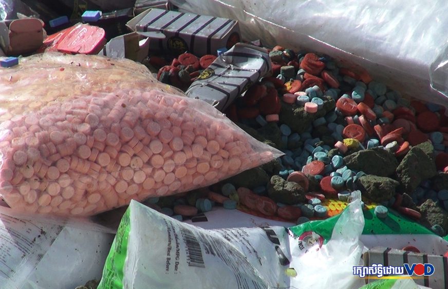 ស្នងការ​រង​ខេត្ត​កំពត​​និង​គូកន​២​នាក់​ដែល​ពាក់​ព័ន្ធ​គ្រឿង​ញៀន​ជិត​២​គីឡូ​ ត្រូវ​បាន​បញ្ជូន​ទៅ​តុលាការ​​