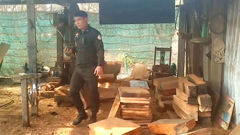 សមត្ថ​កិច្ច​ចម្រុះ​ចុះ​បង្ក្រាប​ឈើ​នៅ​​សិប្ប​កម្ម​អត់​ច្បាប់ ​១១​ ទីតាំង​ក្នុង​​ក្រុង​ស្ទឹង​ត្រែង