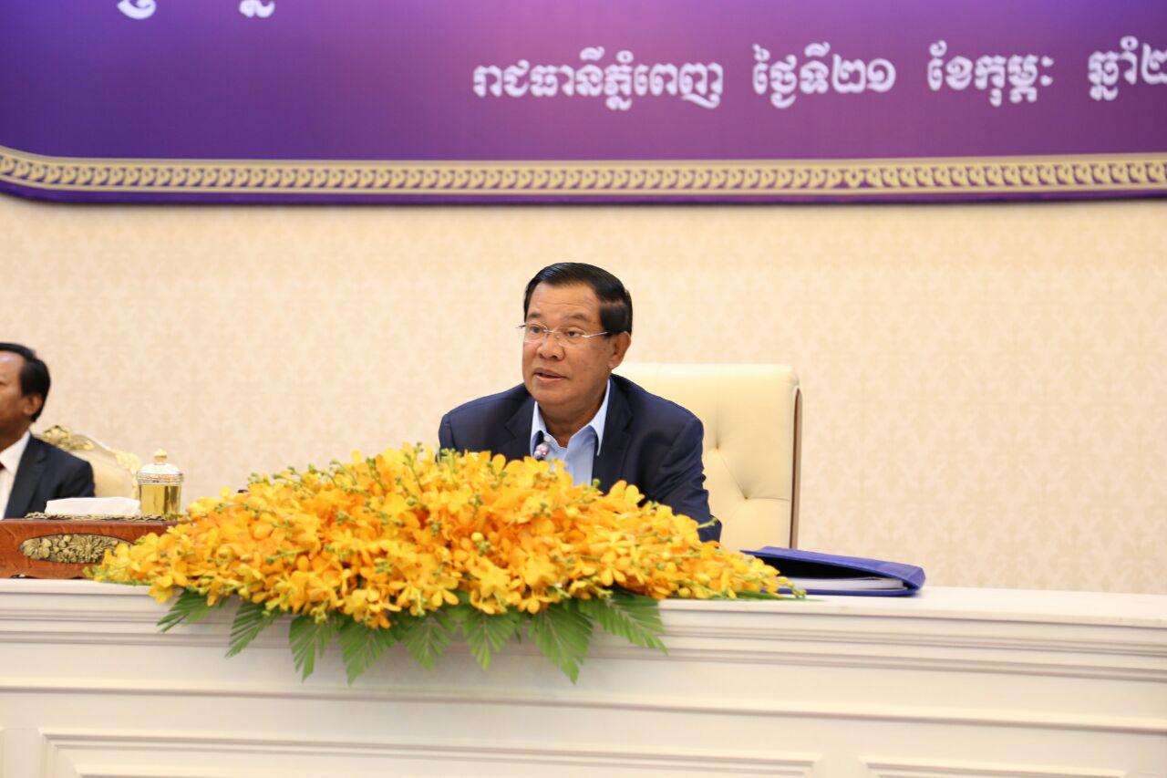 លោក ហ៊ុន សែន ជំរុញឲ្យអាជ្ញាធរ ក្រសួងស្ថាប័នពាក់ព័ន្ឋ បង្កើនការទប់ស្កាត់ និងបង្រ្កាបការជួញដូរ និងការកេងប្រវ័ញ្ចលើស្រ្តីគ្រប់រូបភាព