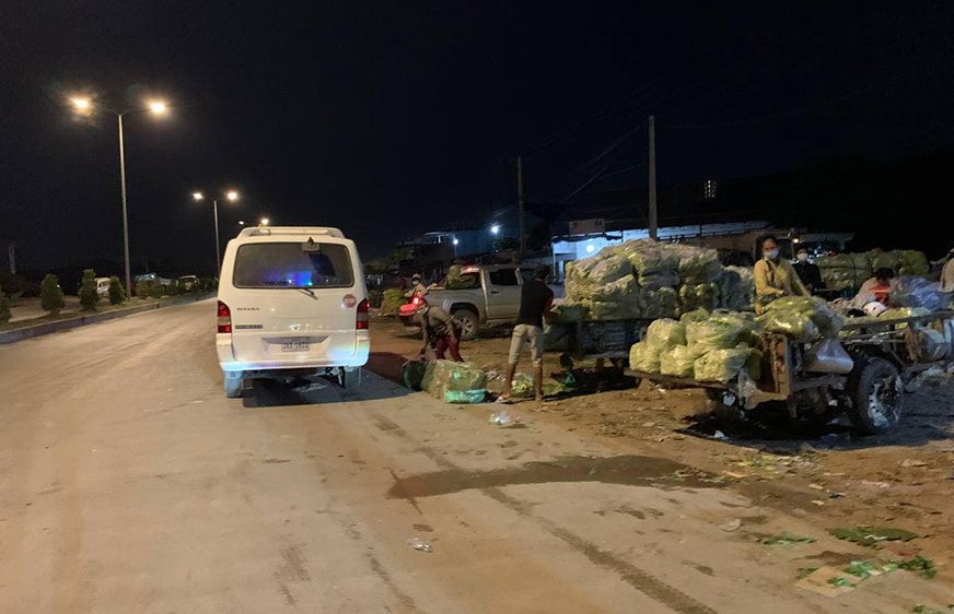 កសិករ​និង​អាជីវករ​សុំ​ឱ្យ​អាជ្ញាធរ​ជួយ​រក​ទី​ផ្សារ​ និង​បញ្ឈប់​ការ​ចាប់​យក​បន្លែ​របស់​ពួកគេ​