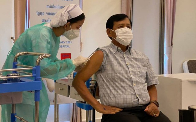 គ្រប់អង្គភាពរដ្ឋ ចាប់ផ្តើមប្រមូលឈ្មោះមន្រ្តីមិនទាន់ចាក់វ៉ាក់សាំង បញ្ជូនទៅនាយករដ្ឋមន្រ្តី 