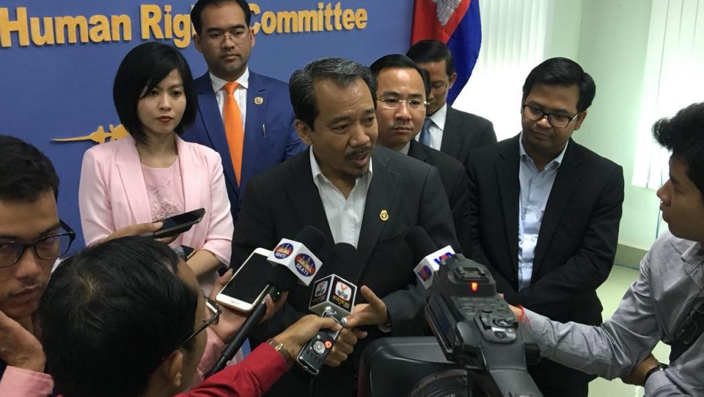 លោក​កែវ រ៉េមី​​ប្រាប់​​លោកស្រី​​រ៉ូ​ណា ស្មី​ត​​ថា ​រដ្ឋាភិបាល​​កម្ពុជា​​កំពុង​​ដើរ​​លើ​ផ្លូវ​ត្រូវ​​ក្នុង​​វិស័យ​​សិទ្ធិ​មនុស្ស​