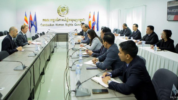 អ្នក​ឃ្លាំ​មើល​សង្គម​ថា គណៈកម្មាធិការ​សិទ្ធិ​មនុស្ស​កម្ពុជា​គួរ​បញ្ឈប់​បក​ស្រាយ​ប្រឌិត​អំពី​បញ្ហា​សិទ្ធិមនុស្ស