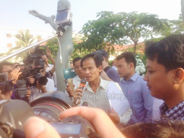 លោក សៀង សុខ ព្រះរាជអាជ្ញារង​នៃ​អយ្យការ​អម​សាលាដំបូង​រាជធានី​ភ្នំពេញ ចេញ​ដីកា​កោះហៅ​លោក ជា មុ​នី្ន អតីត​ប្រធាន​សហជីព​សេរី​កម្មករ​កម្ពុជា ឲ្យ​ចូល​បំភ្លឺ​ក្នុងនាម​ជា​ជនសង្ស័យ